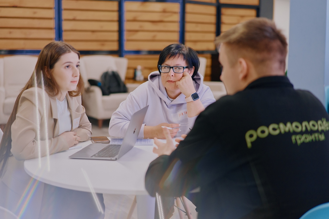 Югра делится опытом: в Макеевке пройдут просветительские мероприятия для молодёжи